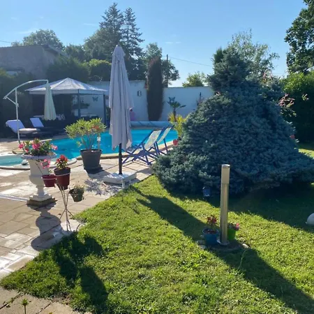 Le Charme A La Campagne Proche De Vichy Homestay *